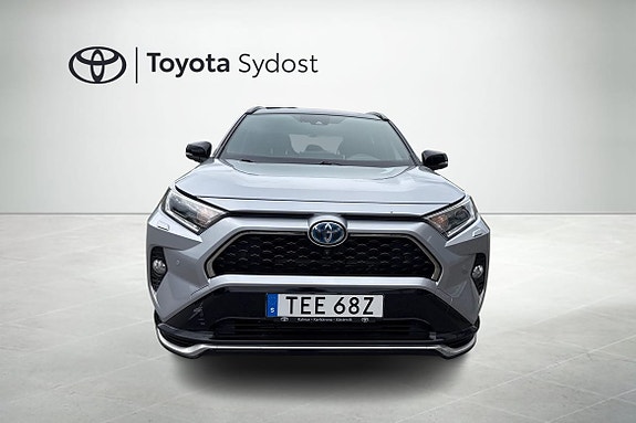 Toyota RAV4 3 of 20