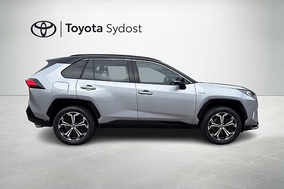 Toyota RAV4 8 of 20