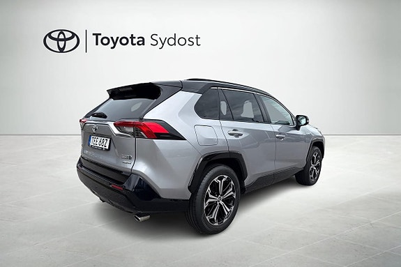 Toyota RAV4 9 of 20