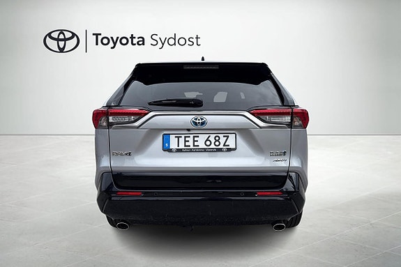 Toyota RAV4 6 of 20
