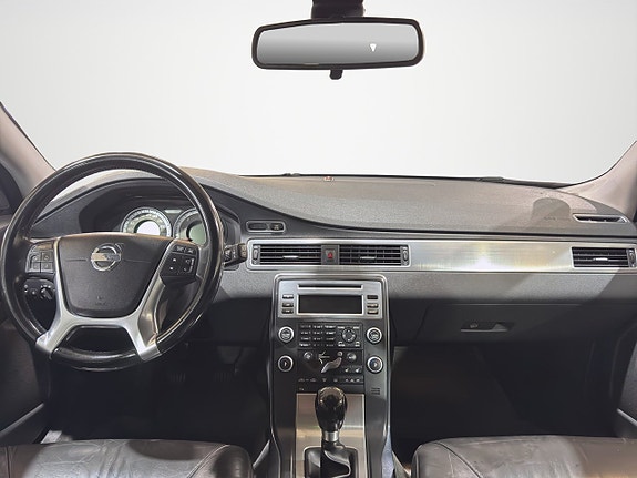 Volvo V70 13 of 28
