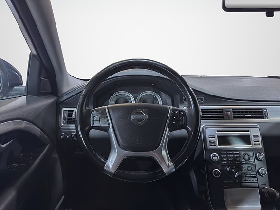 Volvo V70 16 of 28