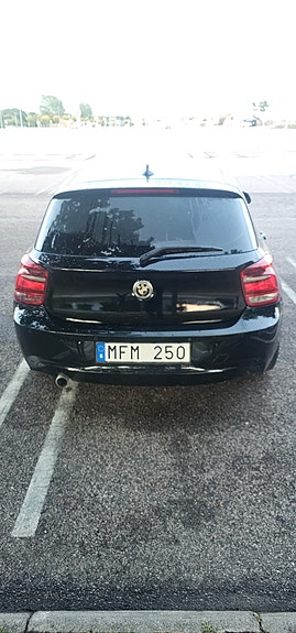 BMW 118d 2 of 4
