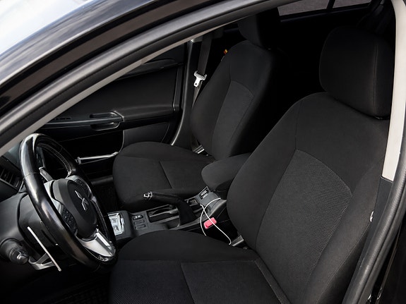 Mitsubishi Lancer 9 of 11