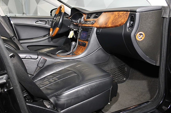 Mercedes-Benz CLS500 11 of 25