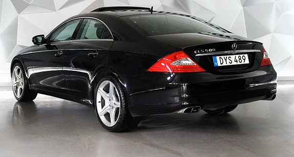 Mercedes-Benz CLS500 3 of 25