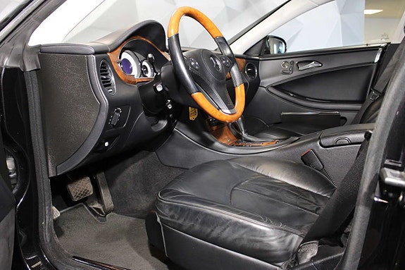 Mercedes-Benz CLS500 10 of 25