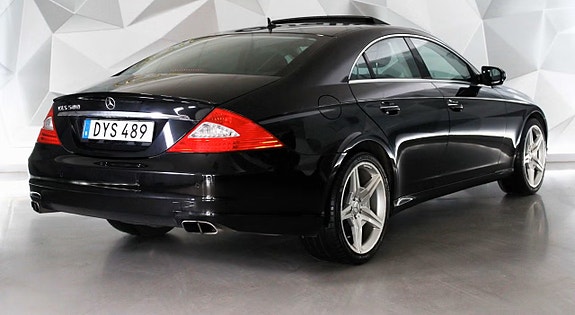 Mercedes-Benz CLS500 4 of 25