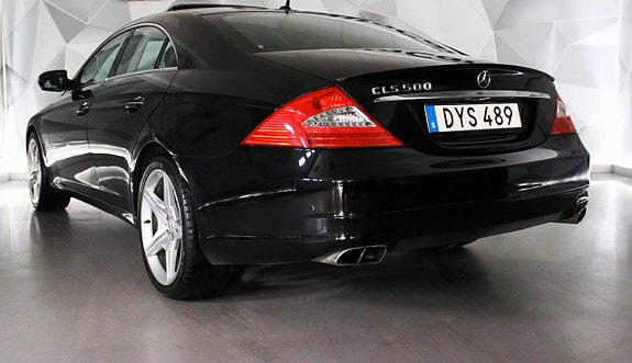 Mercedes-Benz CLS500 8 of 25