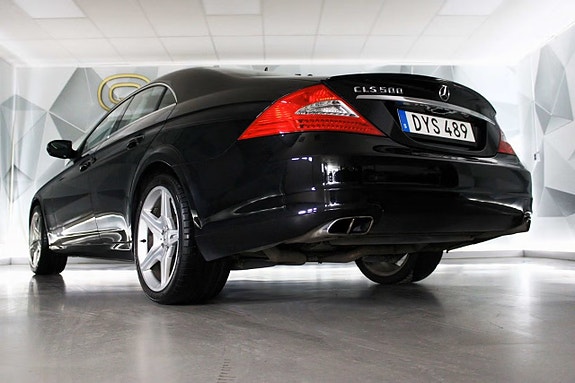Mercedes-Benz CLS500 6 of 25