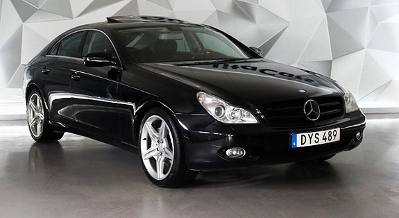 Mercedes-Benz CLS500 2 of 25