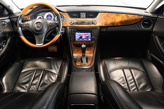 Mercedes-Benz CLS500 9 of 25