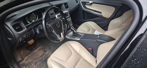 Volvo V60 3 of 3
