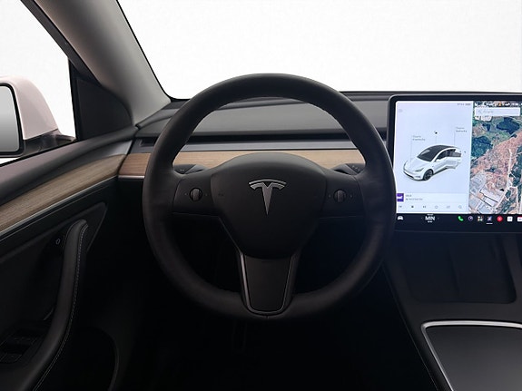 Tesla Model Y 12 of 30