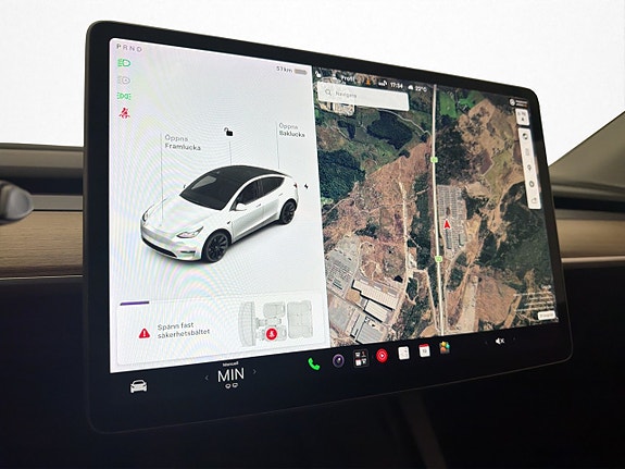 Tesla Model Y 20 of 30