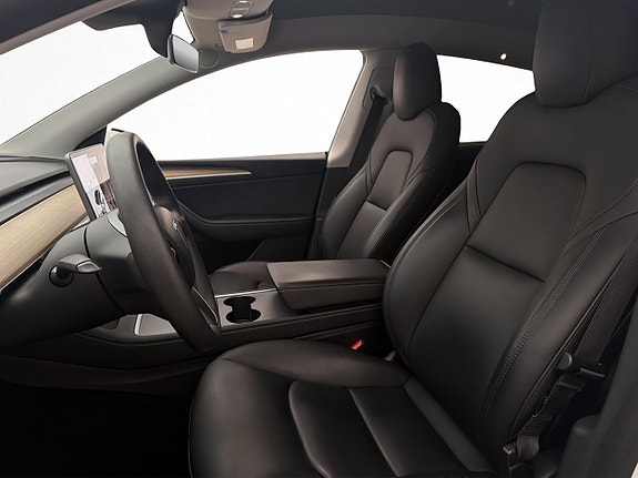 Tesla Model Y 10 of 30