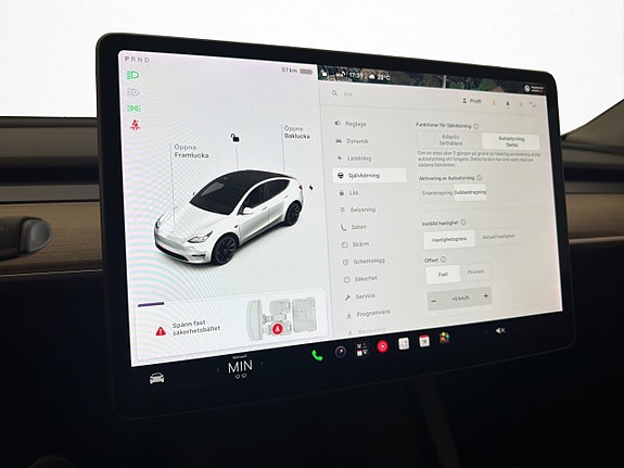 Tesla Model Y 24 of 30