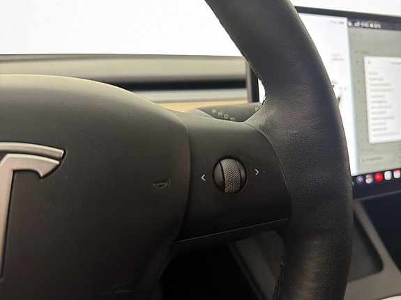 Tesla Model Y 18 of 30