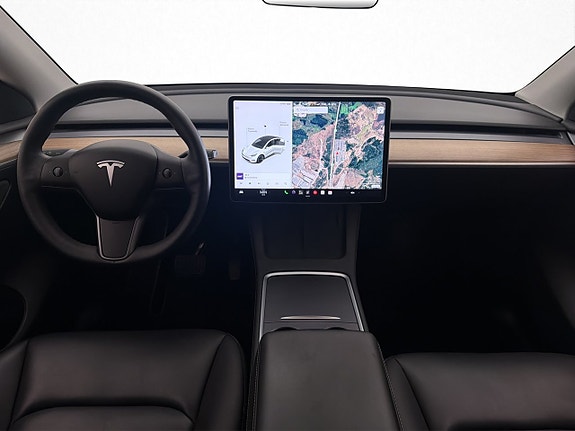 Tesla Model Y 16 of 30