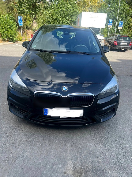 BMW 218i 3 of 8