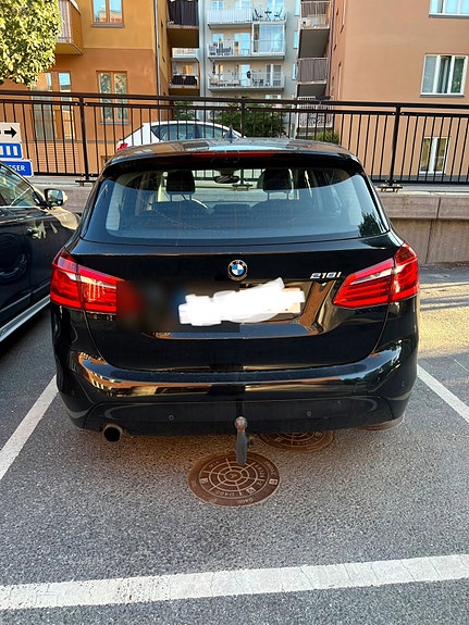 BMW 218i 4 of 8