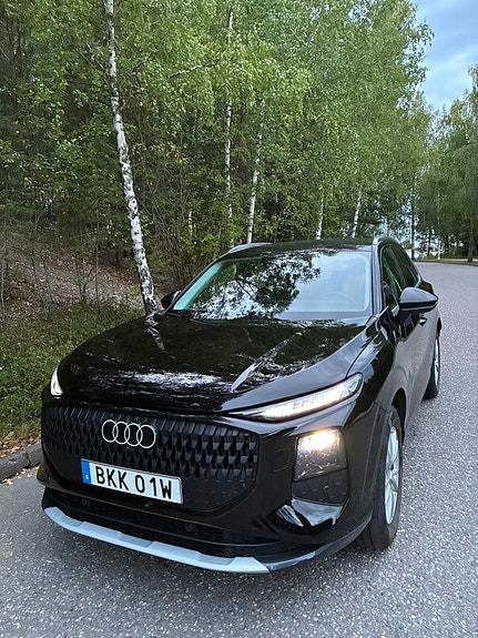 Audi Q3 2 of 11