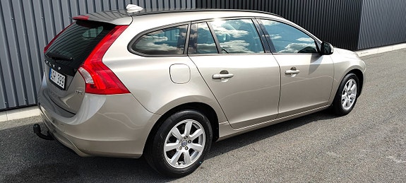 Volvo V60 2 of 18