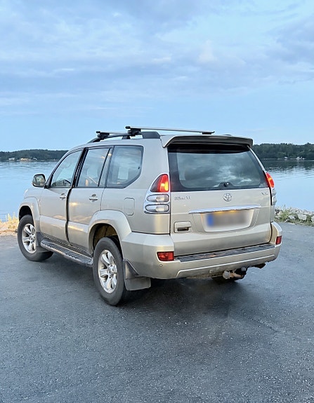 Toyota Land Cruiser 2 of 5