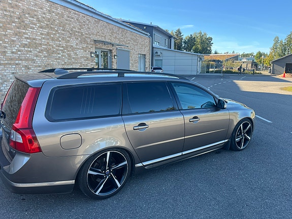 Volvo V70 3 of 9