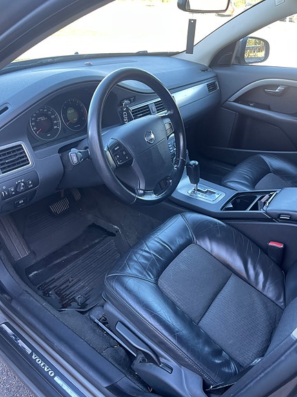 Volvo V70 7 of 9