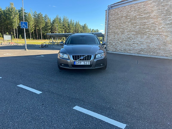 Volvo V70 4 of 9