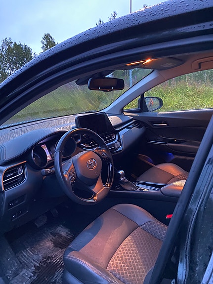 Toyota C-HR 7 of 8