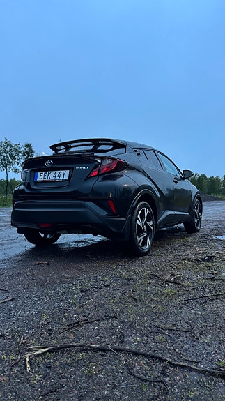 Toyota C-HR 6 of 8