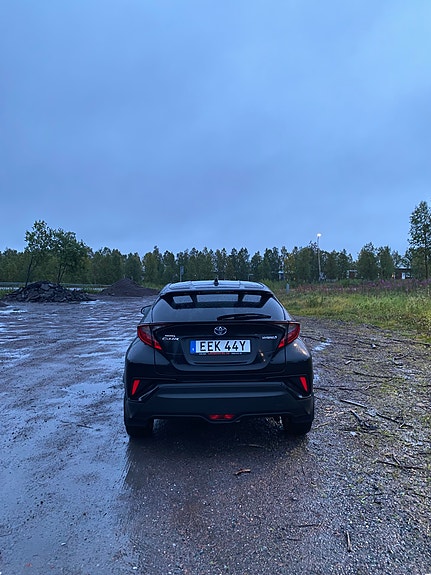Toyota C-HR 5 of 8