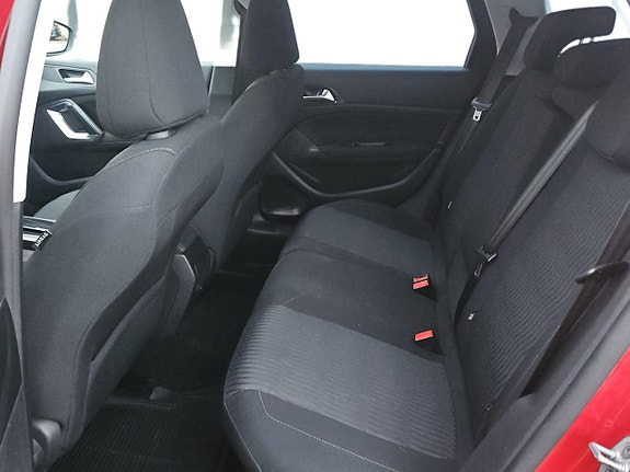 Peugeot 308 SW 7 of 8