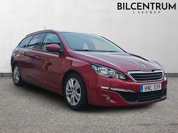 Peugeot 308 SW 2 of 8