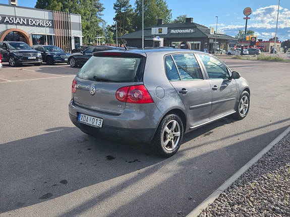 Volkswagen Golf V 2 of 3