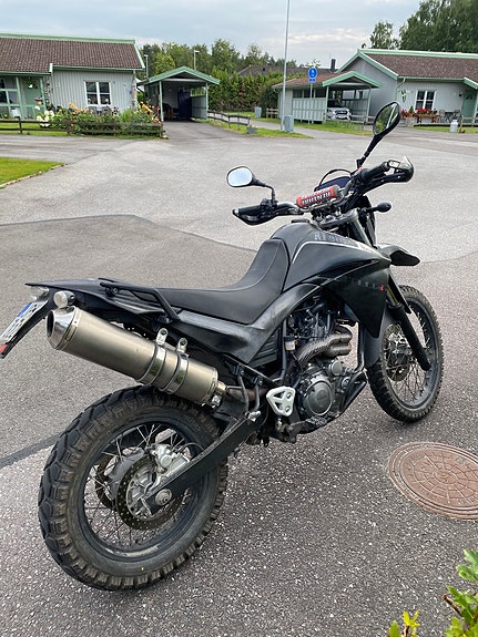 Yamaha XT660R 3 of 5
