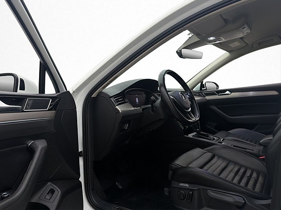 Volkswagen Passat 8 of 30