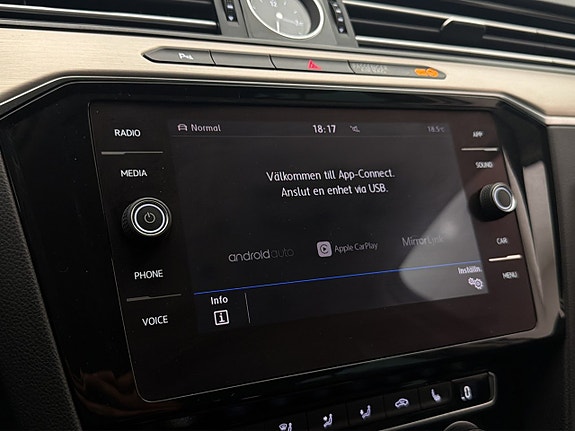 Volkswagen Passat 18 of 30