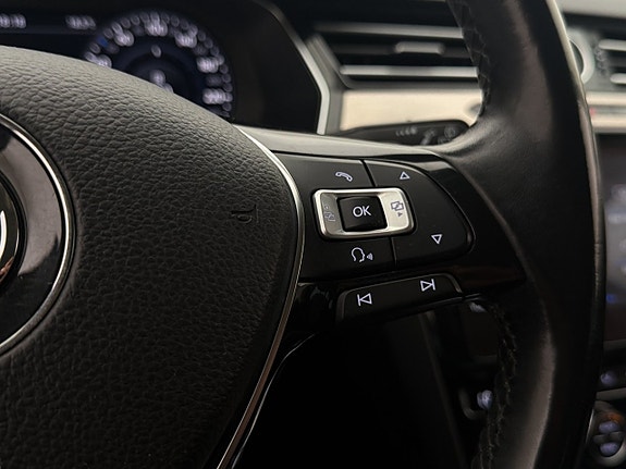 Volkswagen Passat 16 of 30