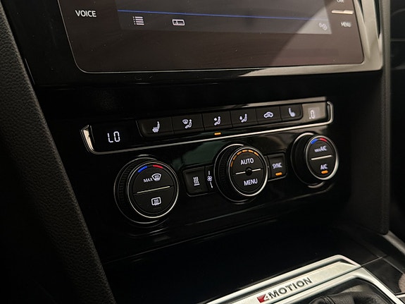 Volkswagen Passat 21 of 30