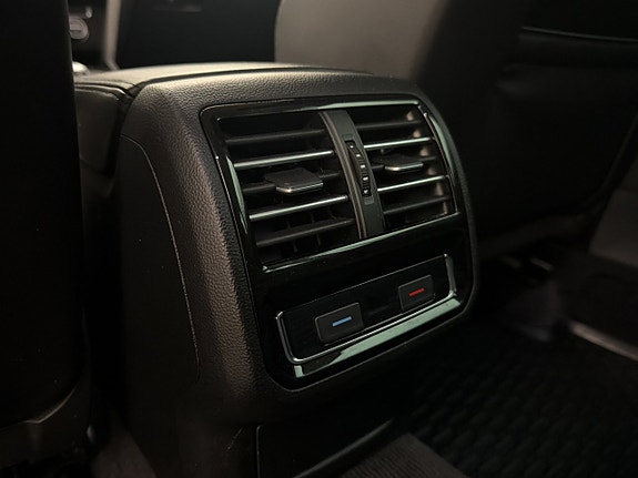 Volkswagen Passat 23 of 30