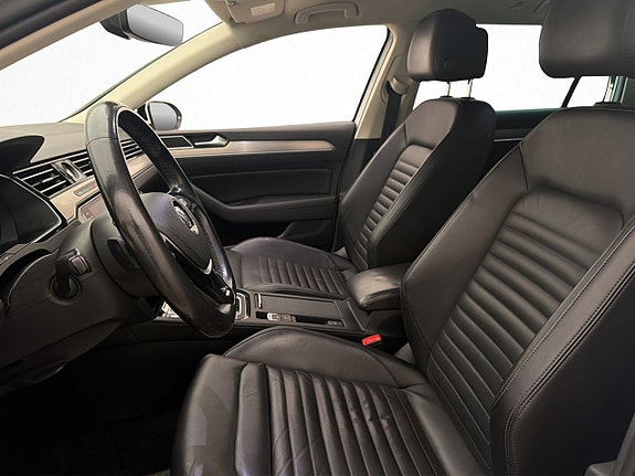 Volkswagen Passat 9 of 30