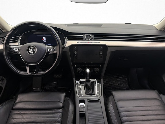 Volkswagen Passat 14 of 30