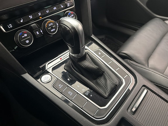 Volkswagen Passat 22 of 30