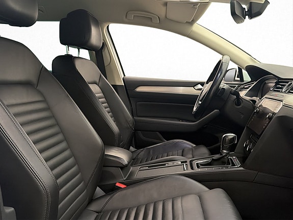 Volkswagen Passat 10 of 30