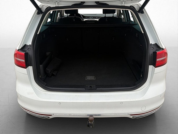 Volkswagen Passat 28 of 30