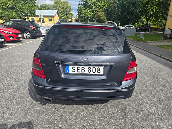 Mercedes-Benz C220 3 of 10