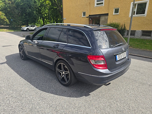Mercedes-Benz C220 2 of 10